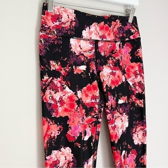 NWT Fabletics Salar Floral Printed Powerhold Leggings Pink Black‎ Size XS - Picture 5 of 10